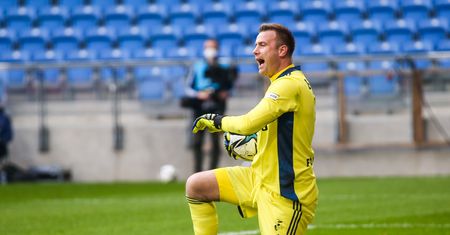 Mistrz Polski trenuje bez legendy. Artur Boruc bawi się na całego