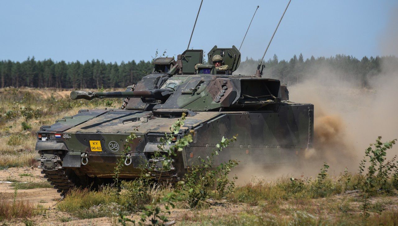 Holenderski CV9035NL na litew­skim poligonie w Podbrodziu