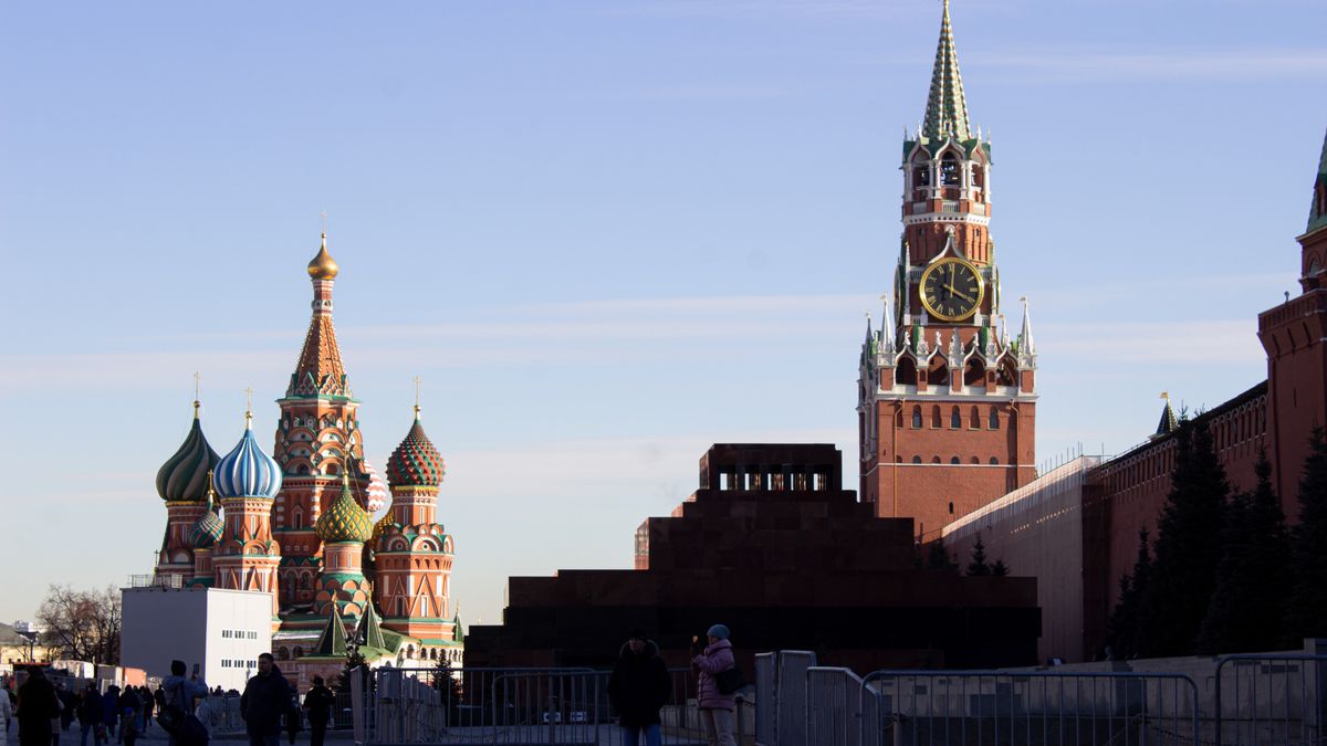 MOSCOW, RUSSIA - 2022/03/11: The St. Basil Cathedral and a Kremlin tower are visible on the Red Square in Moscow. Many foreign brands have been suspending business activities in Russia in light of the country's ongoing military campaign in neighboring Ukraine. (Photo by Vlad Karkov/SOPA Images/LightRocket via Getty Images)