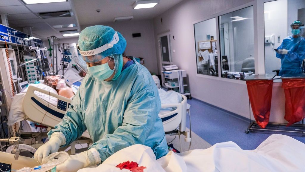 Gdyby nie restrykcje w Polsce zmarłoby 50 tys. osób więcej