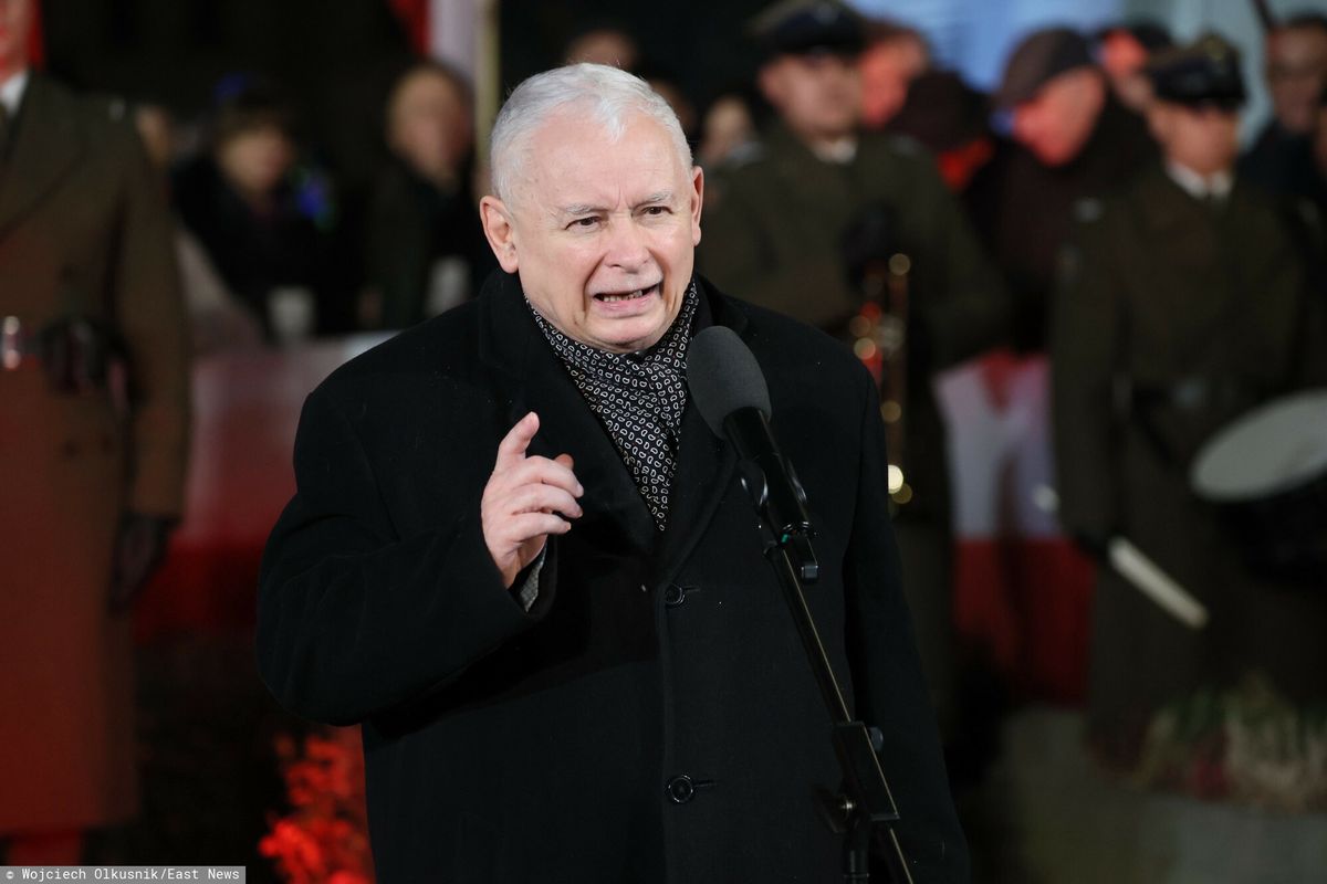 Kaczyński przemawiał w Warszawie. W tle okrzyki