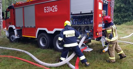 Wrocław. Pożar i wybuch na Strzegomskiej. Wszystkie szyby wyleciały z okien, 100 osób ewakuowanych