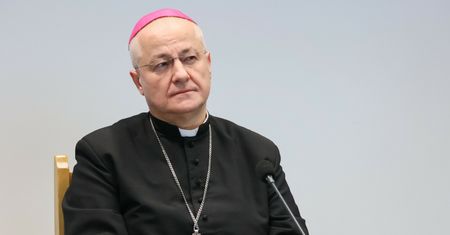 Oszuści podszywają się pod biskupa. Sosnowiecka kuria ostrzega