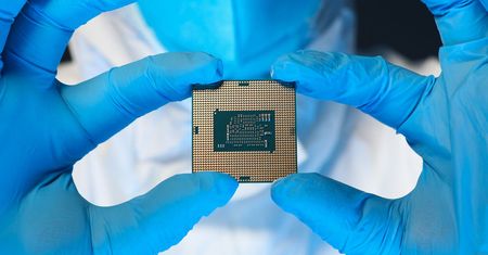 Chińska firma stawia wyzwanie Intelowi i AMD. Pokazali 32-rdzeniowy procesor w nowej technologii