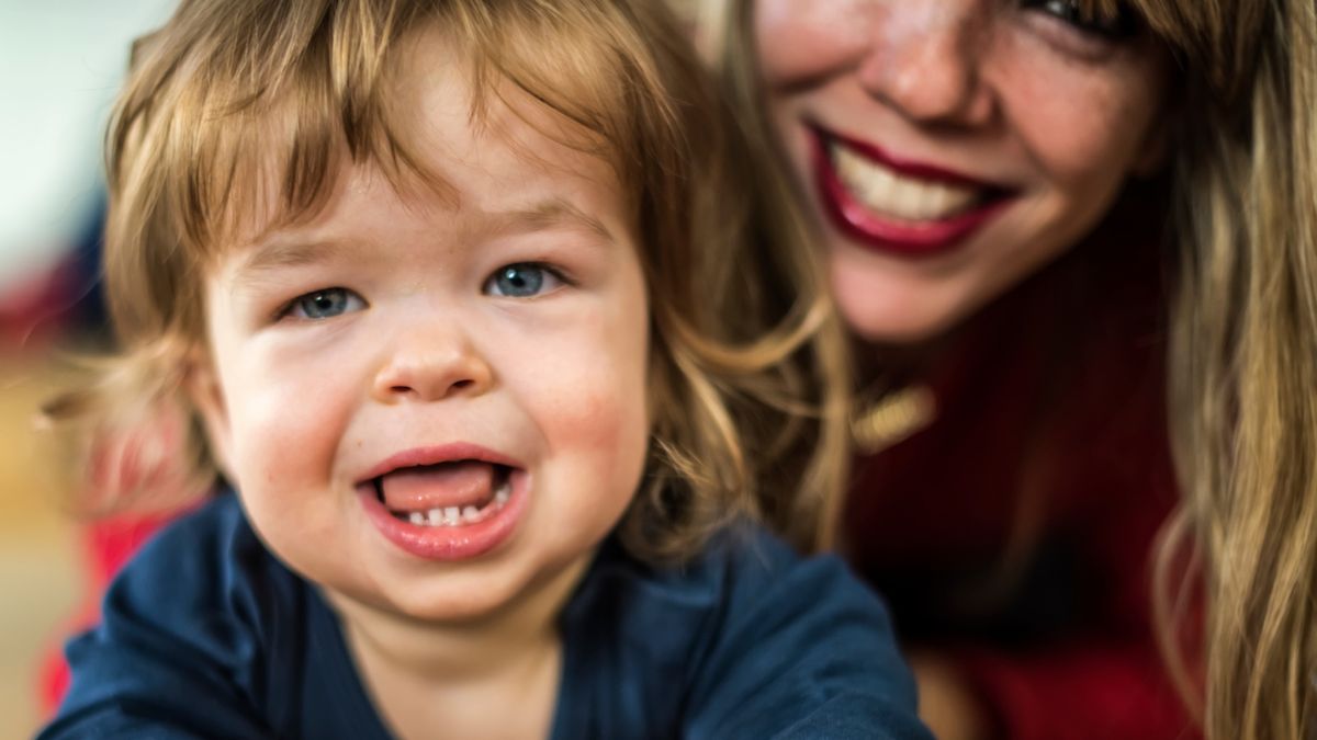 Zespół Huntera w cięzkiej postaci objawia się powiększeniem rysów twarzy i niskim wzrostem