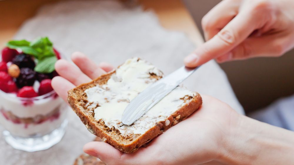 Smarowidło do pieczywa z olejem roślinnym (37% tłuszczu) z dodatkiem soli oraz witaminą D