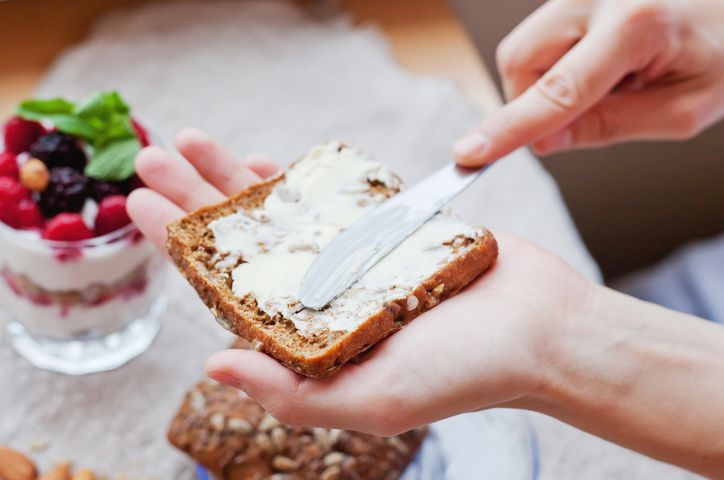 Smarowidło do pieczywa z olejem roślinnym (37% tłuszczu) z dodatkiem soli oraz witaminą D