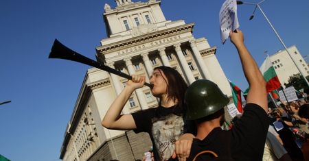 Antyrządowa demonstracja przed bułgarskim parlamentem