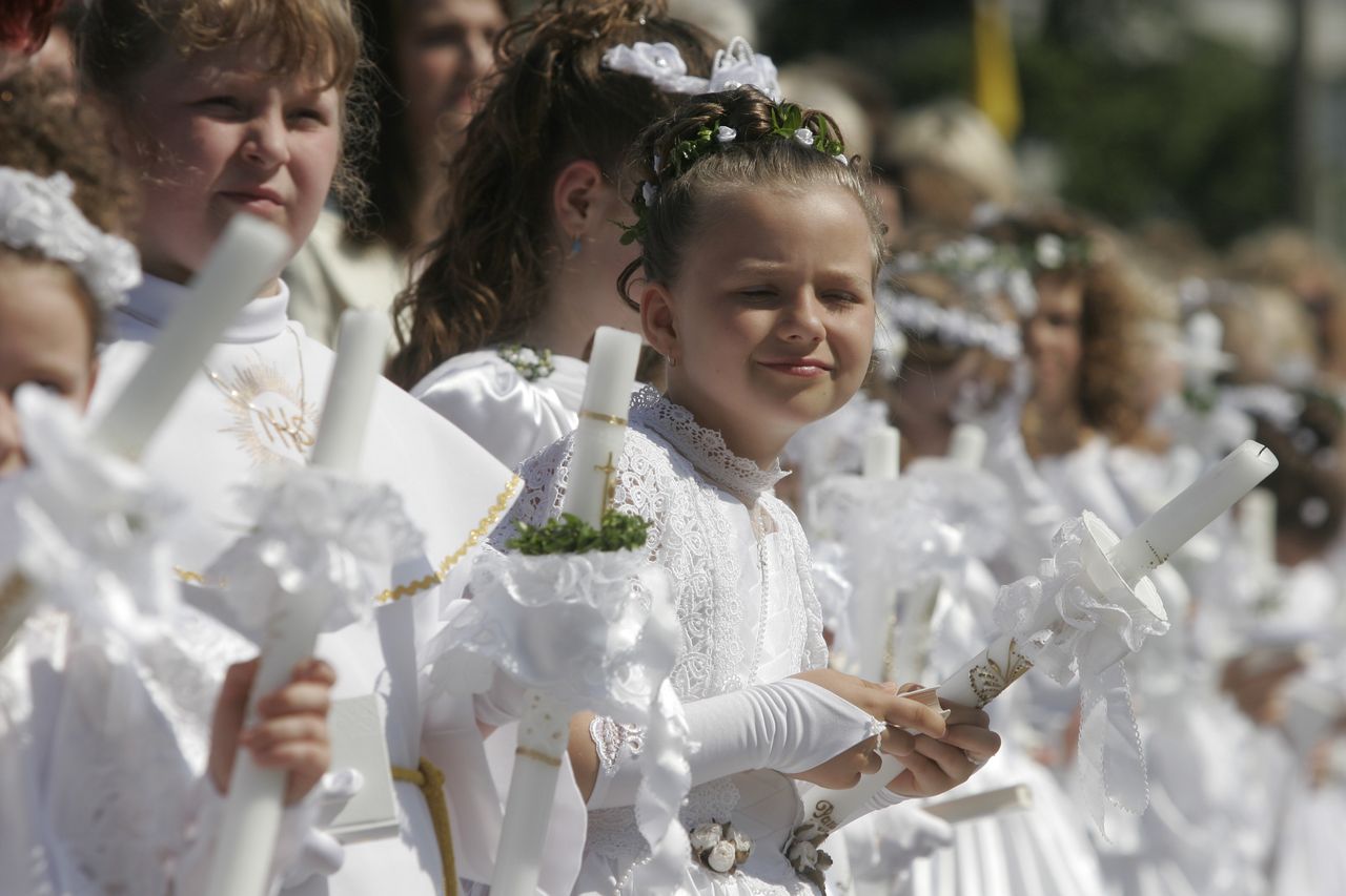 Komunia spędza rodzicom sen z powiek. "Nie chcę, żeby myślała o piniatach"