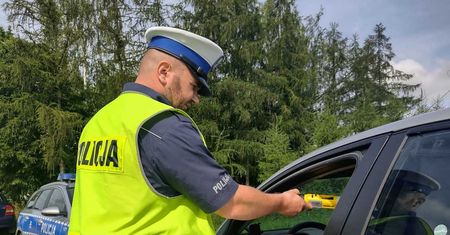 Pijany ojciec wiózł dziecko do szkoły