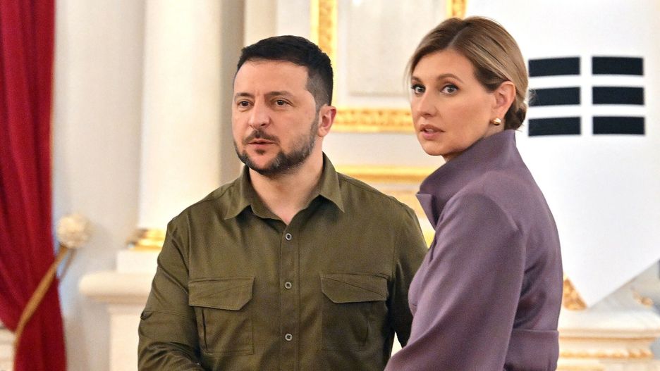 Temporary
Ukrainian President Volodymyr Zelensky stand next to his wife Olena following statements with his South Korean counterpart after their talks in Kyiv on July 15, 2023. (Photo by Sergei SUPINSKY / AFP)
SERGEI SUPINSKY
