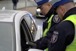 Kierowca miał drgawki. W aucie znaleziono narkotyki