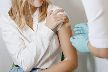 Pielęgniarka ze Szczecinka skazana. Szczepiła dzieci nieustaloną substancją