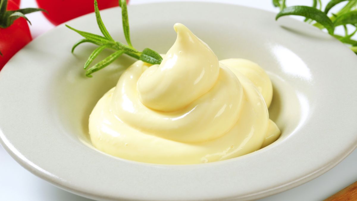 Smarowidło do pieczywa z olejem roślinnym (60% tłuszczu) w tubce/kostce/butelce z witaminą D