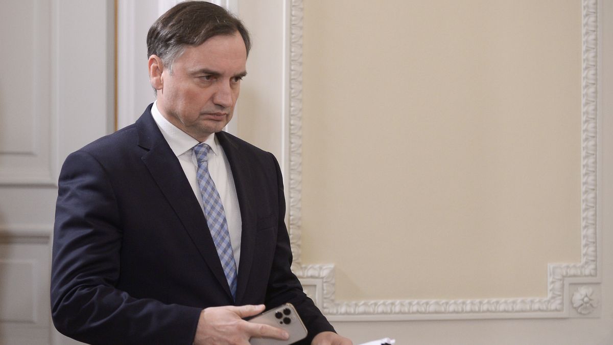 Premier chce zmian w CBA. Większe możliwości człowieka Ziobry