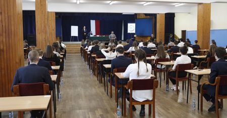 Egzamin ósmoklasisty. Kiedy egzamin? Jakie zasady? Czy trzeba nosić maseczkę?