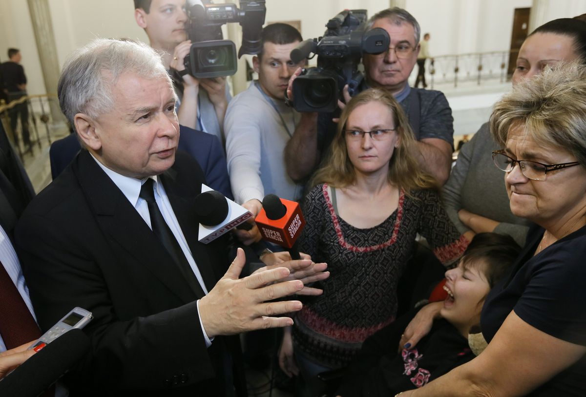 Bez Kaczyńskiego PiS jest bezradny. Na tym sporze tracą wszyscy - władza, opozycja i protestujący