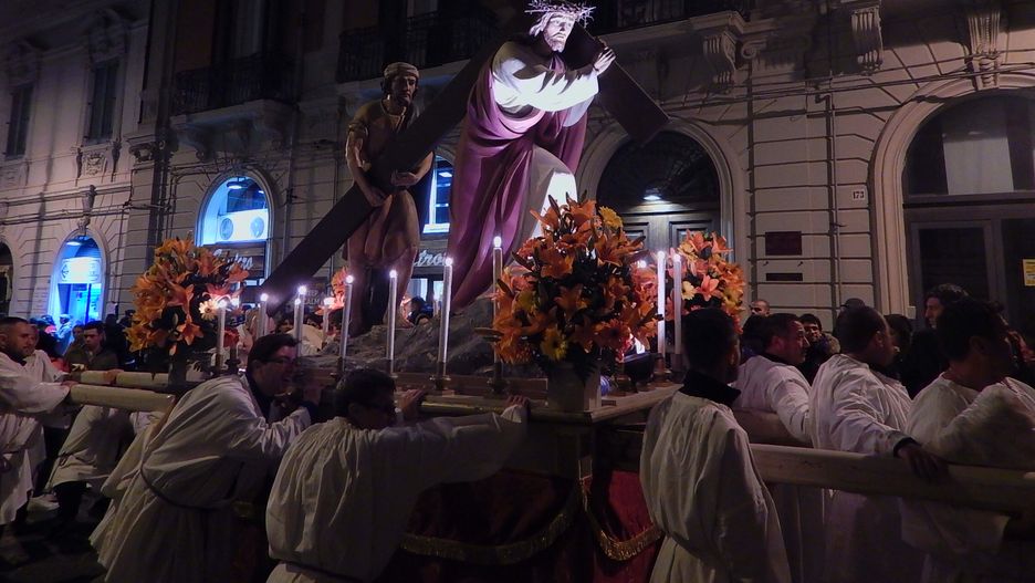Procesja "delle Barette", która odbywa się w Mesynie na Sycylii w każdy Wielki Piątek od XV wieku