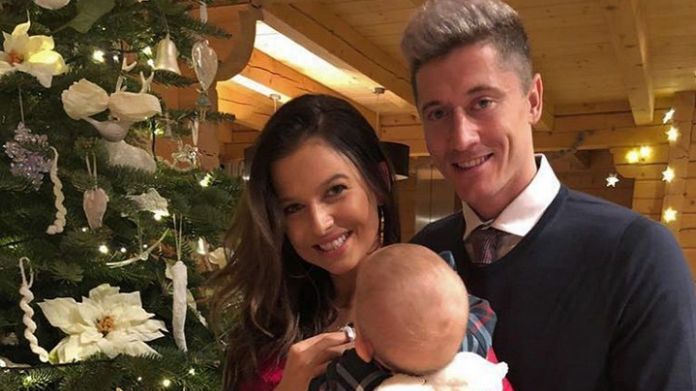 Instagram / Robert Lewandowski / Na zdjęciu: Anna, Robert i Klara Lewandowscy