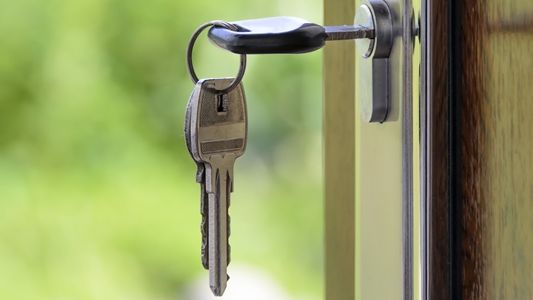 Umowa najmu lokalu jest ważnym dokumentem, który określa prawa i obowiązki stron