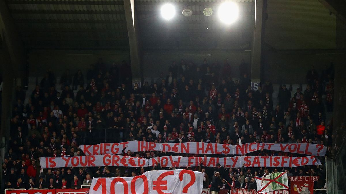 Zdjęcie okładkowe artykułu: Getty Images / Dean Mouhtaropoulos / Protest kibiców Bayernu na meczu LM z Anderlechtem