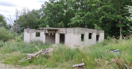 Zostali z kredytami, mieszkań nie ma. Prawnik radzi, jak nie dać się oszukać