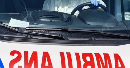 Mazowsze. Dwa ambulanse zostały przekazane szpitalowi i strażakom