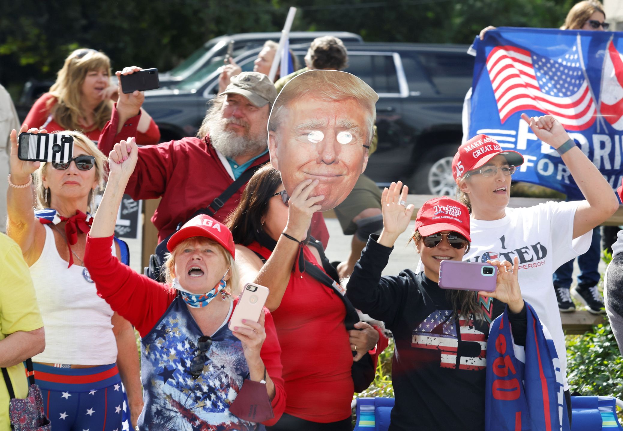 Zwolennicy Donalda Trumpa witają go na Florydzie po zakończeniu kadencji