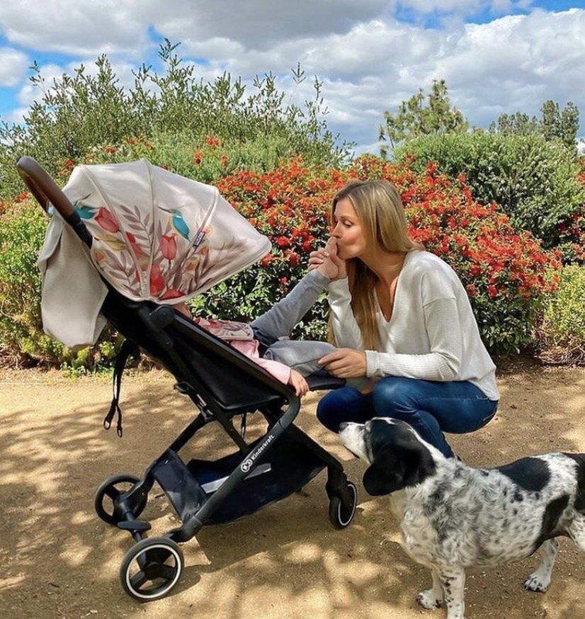 Skromna Joanna Krupa wozi córeczkę w wózku za 800 złotych