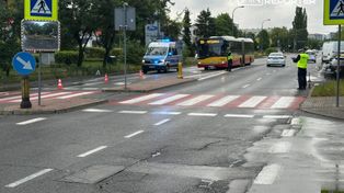 Potrąciła pieszego na przejściu na Ursynowie. Trafił do szpitala