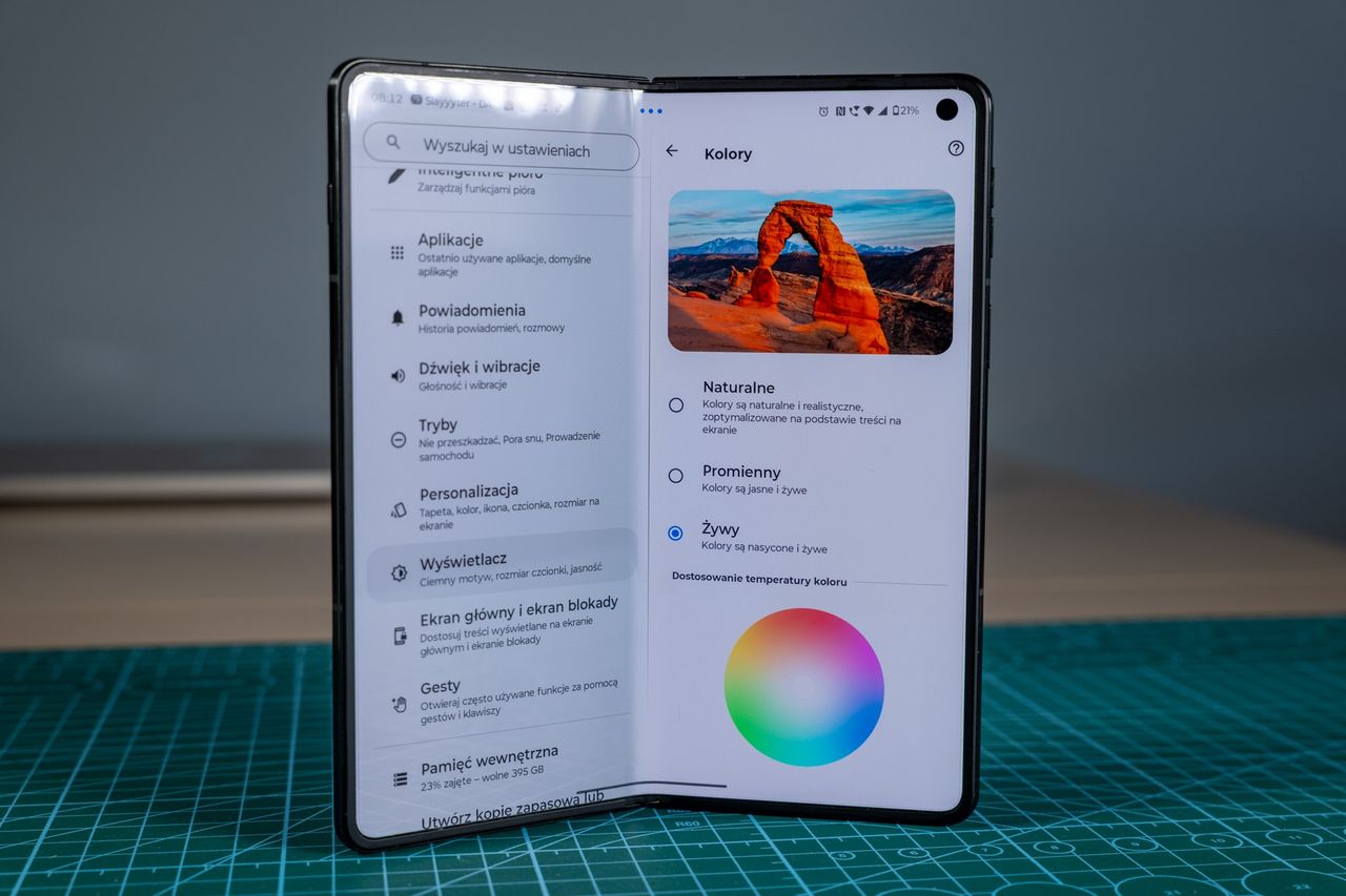 Ustawienia wyświetlaczy Motoroli razr fold