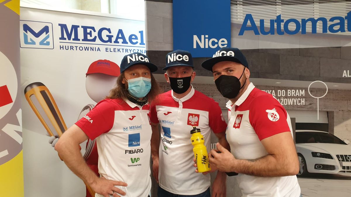 Materiały prasowe / polskizuzel.pl / Na zdjęciu od lewej: Adam Skórnicki, Stanisław Burza, Marcin Sekula