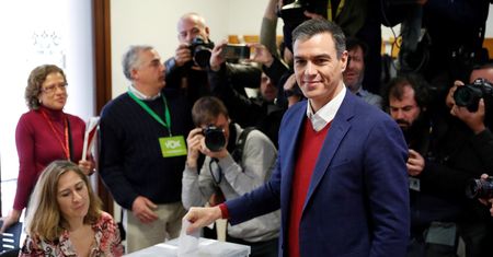 Wybory w Hiszpanii. PSOE faworytem, Vox "czarnym koniem"