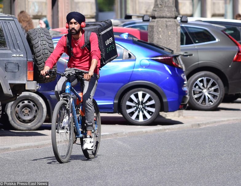 Polskie firmy chcą zatrudniać Azjatów. Nie tylko do rozwożenia jedzenia