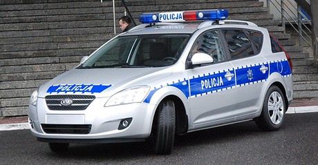 Polscy policjanci w radiowozach Kia cee’d