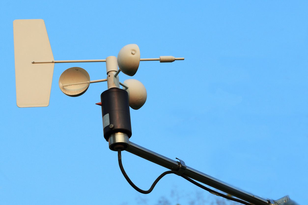 Czujnik stacji meteorologicznej może być zamontowany np. obok anteny satelitarnej
