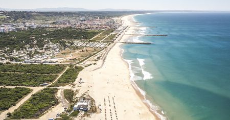Zamknął plaże, bo twierdzi, że jest ich właścicielem. "Precz z bezprawiem!"