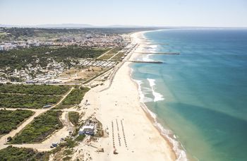 Zamknął plaże, bo twierdzi, że jest ich właścicielem. "Precz z bezprawiem!"