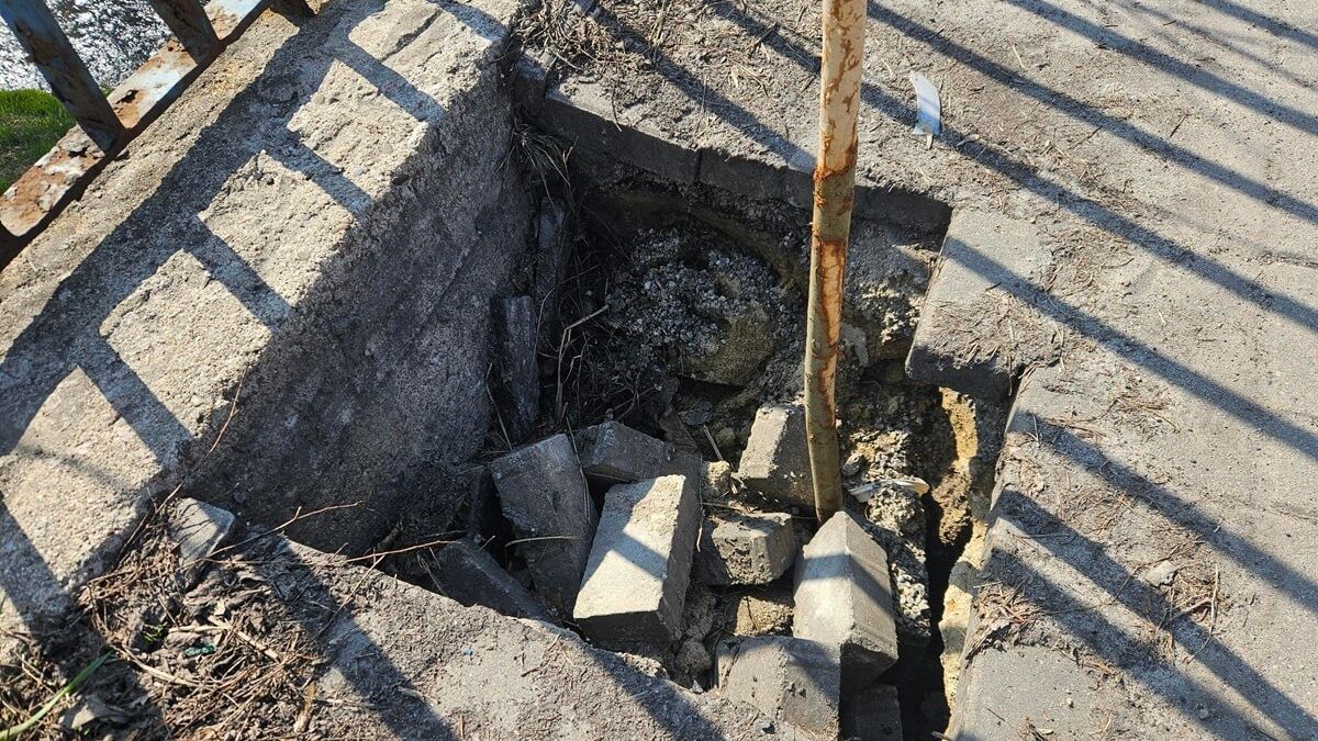 Dziura w chodniku na ul. Puławskiej w Lublinie