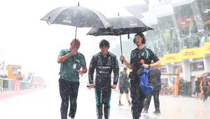 Ściana wody w Malezji. Problemy przed wyścigiem F1
