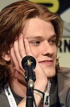 "MacGyver": Lucas Till zamiast Richarda Deana Andersona