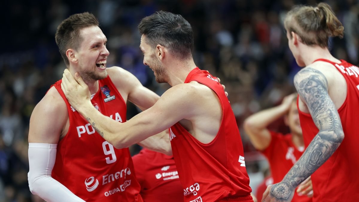 Getty Images / Pedja Milosavljevic/DeFodi Images / Na zdjęciu od lewej: Mateusz Ponitka, Aaron Cel i Aleksander Balcerowski