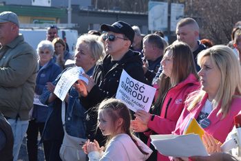 Częstochowa: Nie chcą mieć wysypiska śmieci pod oknami. Mieszkańcy gminy Poczesna protestowali przeciw planom Częstochowy