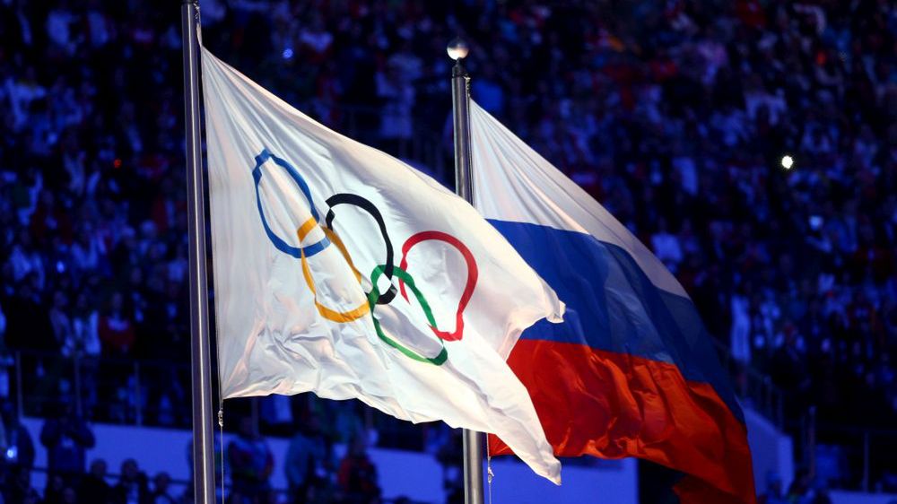 Zdjęcie okładkowe artykułu: Getty Images / Paul Gilham / Na zdjęciu: flagi olimpijska i rosyjska