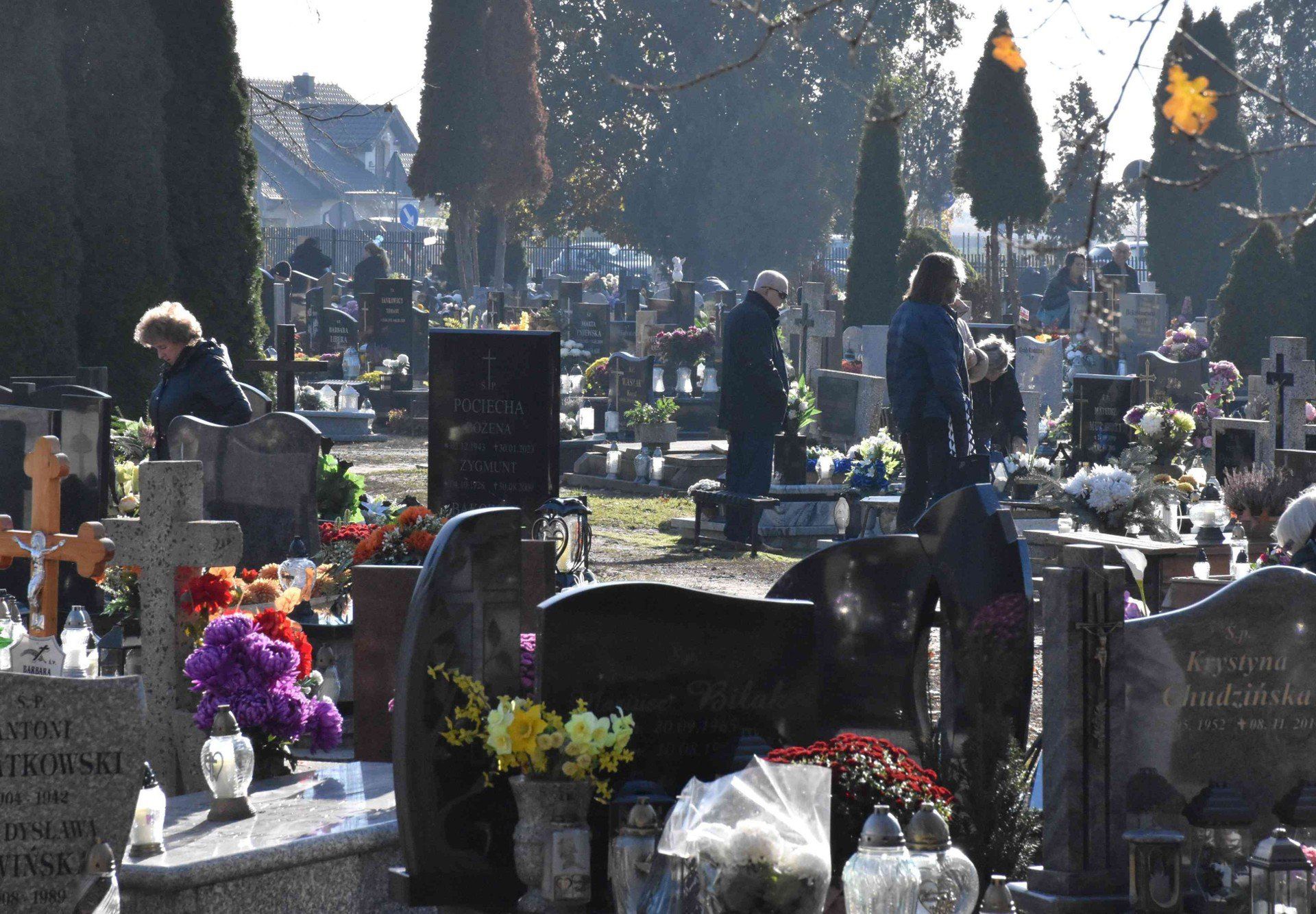 Wszystkich Świętych 2025 na cmentarzach w Inowrocławiu i regionie