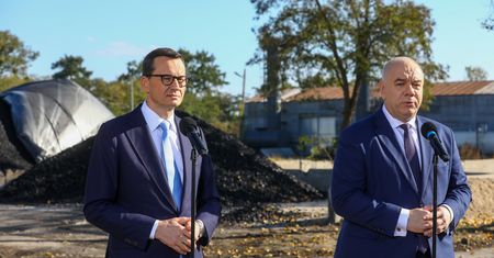 WP: Polska odsłoni karty ws. atomu. Rząd stawia na USA, Sasin i właściciel Polsatu na Koreę Południową