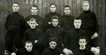 Historia Ajaxu Amsterdam. Młodzieńcza pasja, spotkanie i pierwsze lata
