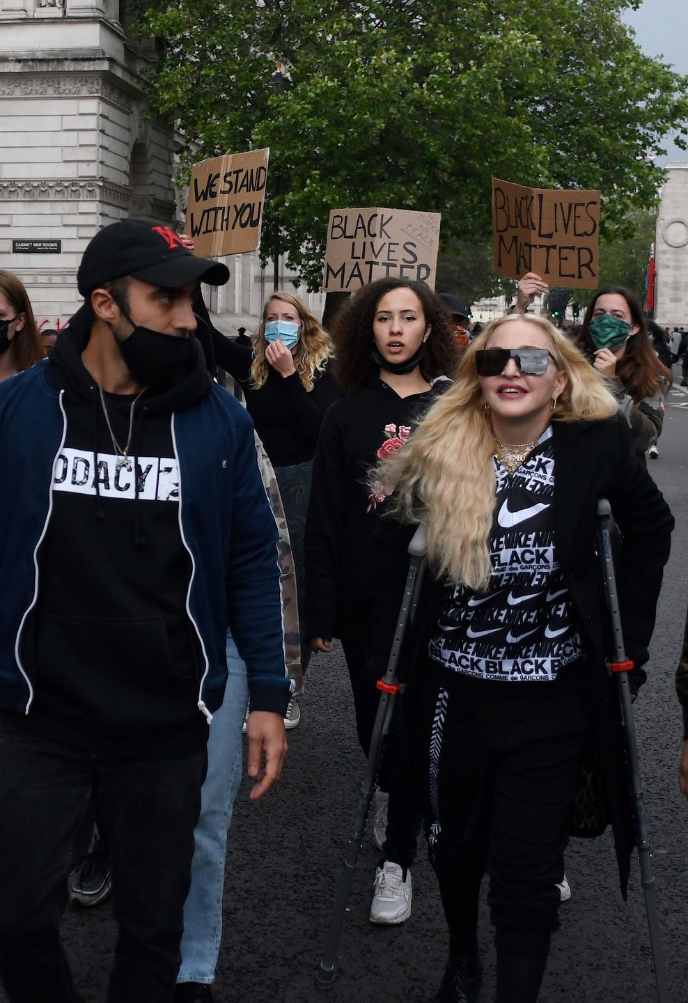Madonna o kulach na marszu Black Lives Matter