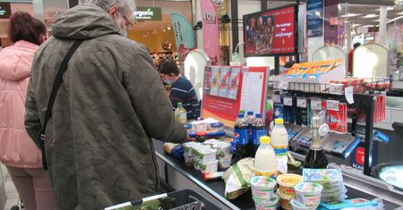 Mogą być awantury przy kasach. Po obniżce VAT na żywność ceny nie muszą spaść