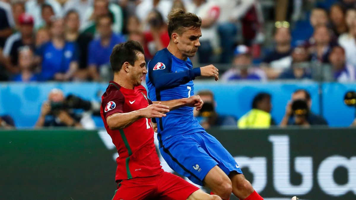 PAP/EPA / IAN LANGSDON